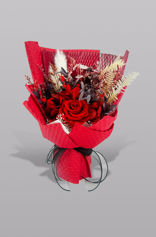 Blumenpoesie in rote Rose – Geschenkfertiger Trockenblumenstrauß mit Geschenkbox