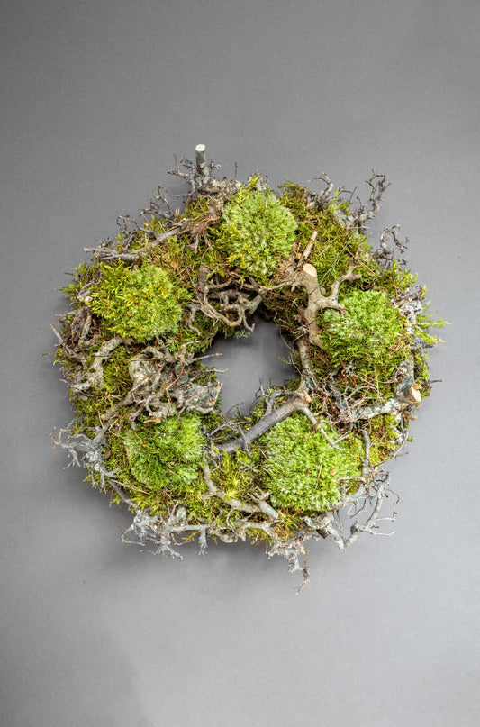 Handgefertigter Naturkranz aus frischem Bollmoos und Bonsaiholz, 35 cm Durchmesser, Tisch- oder Türkranz